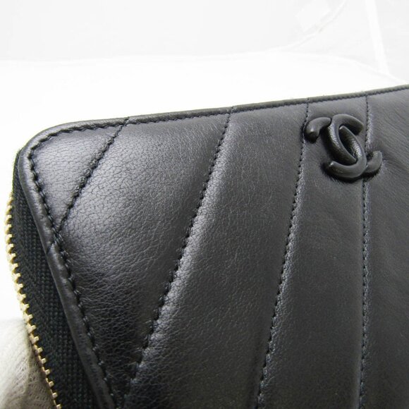 CHANEL Black Lambskin Leather Wallet - Picture 8 of 16